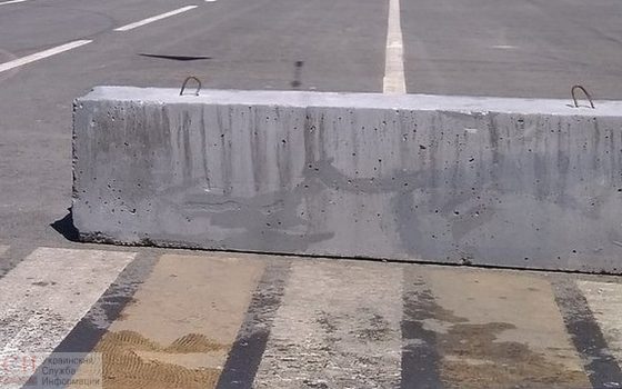 На Бочарова жильцы нескольких домов воюют за проезд (видео) «фото»