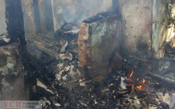 Под Одессой от костра загорелся дом (фото) «фото»
