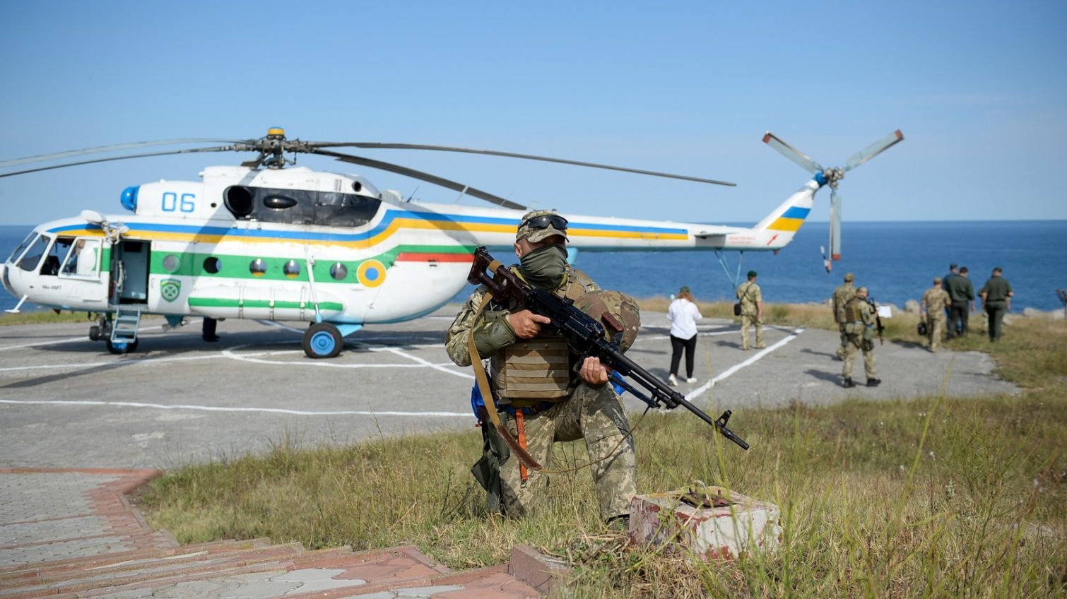 Украинские морпехи и пограничники провели учения на острове Змеиный (фото, видео) «фото»