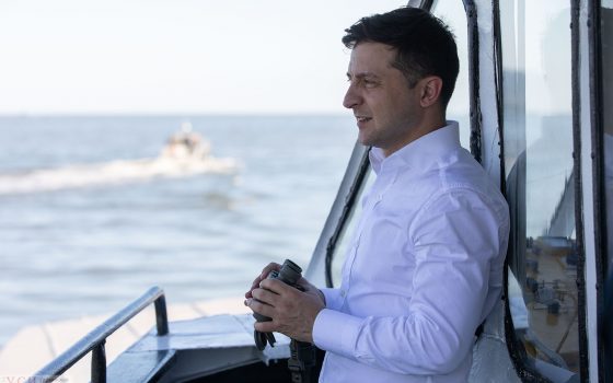 Президент искупался на Ланжероне вместе с главой своего Офиса (видео) «фото»