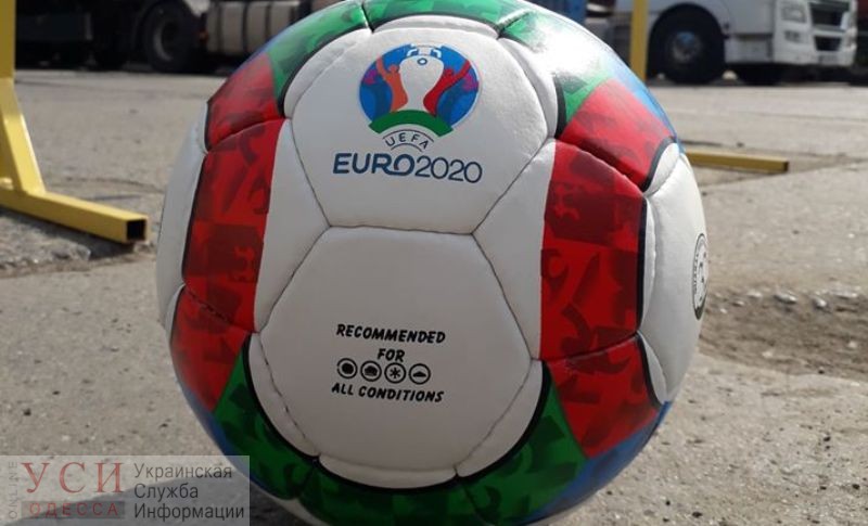 В Одесском морпорту выявили контрафактные футбольные мячи UEFA (фото) «фото»