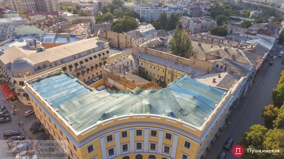 Суд узаконил строительство скандальной мансарды на полуциркульном здании в центре Одессы (фото) «фото»