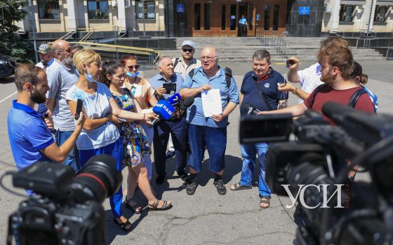 Одесские журналисты вышли на акцию протеста из-за закона “О медиа” (фото) «фото»