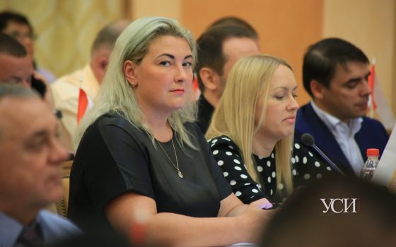 Старая привычка: скандальная депутат промэрской фракции вновь замечена за кнопкодавством (видео) «фото»