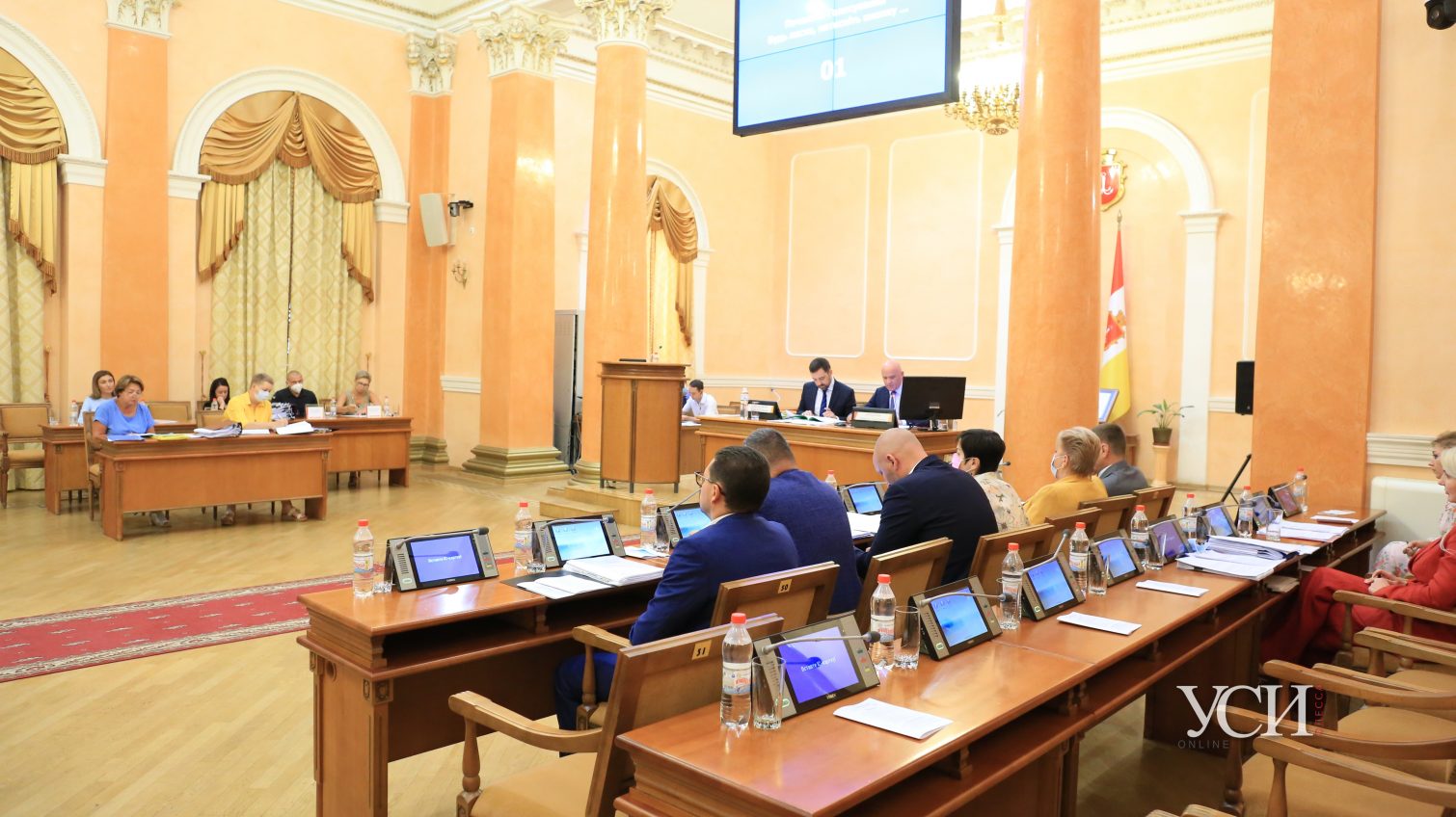 Депутаты подтвердили желание продать два здания в парке Шевченко «фото»