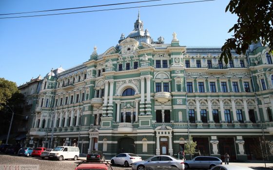 Битва за дом Руссова: в мэрии выставили у здания муниципалов, чтобы не пускать собственников (фото) «фото»