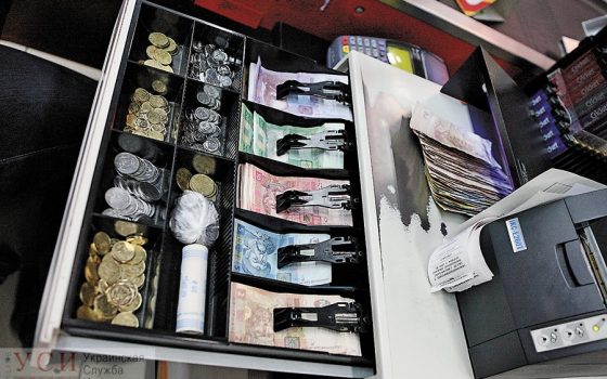 Одесситка после стажировки в пиццерии захватила из кассы 5 тысяч гривен: ей грозит срок «фото»