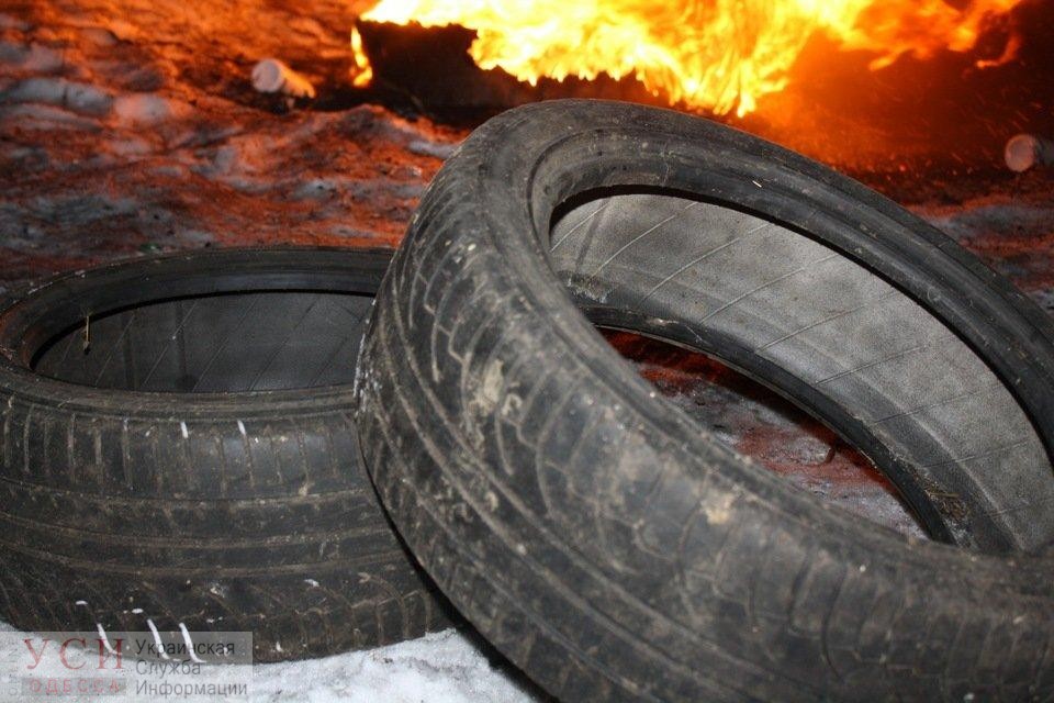 На Ленпоселке пожар: горит фабрика по производству покрышек (видео) «фото»