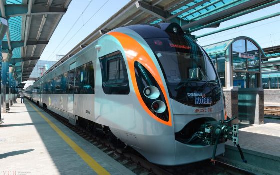 “Укрзалiзниця” начала продавать 100 процентов билетов на поезда в Киев «фото»