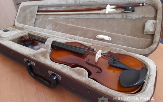 В Одессе задержали юного похитителя “старинных” кинжалов и скрипок «фото»