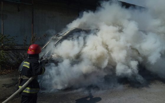В Измаиле на территории предприятия сгорел микроавтобус (фото) «фото»