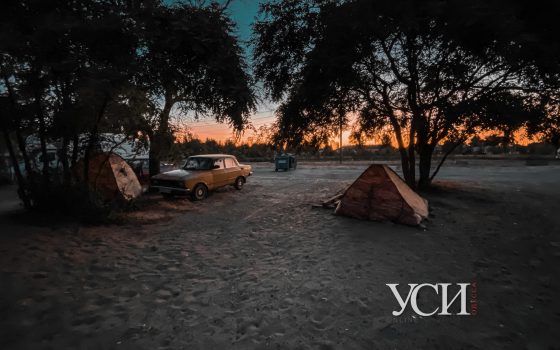 Кемпинг в большом городе: Лузановский парк заполонили отдыхающие с палатками (фото) «фото»