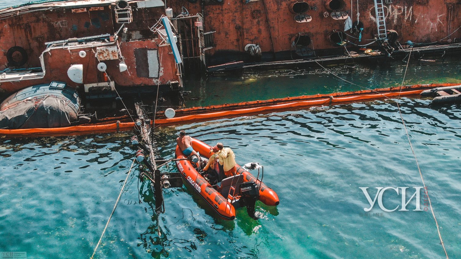 Подготовка эвакуации Delfi: к затонувшему танкеру подвели буксиры (фото, видео) «фото»