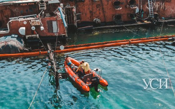 Подготовка эвакуации Delfi: к затонувшему танкеру подвели буксиры (фото, видео) «фото»