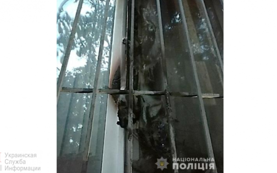 Ночью на Варненской неизвестный пытался поджечь квартиру «фото»