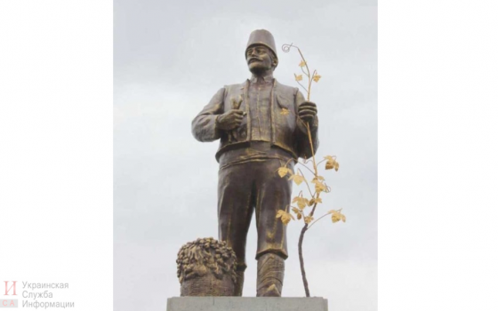 В Одесской области Ленина превратили в памятник болгарскому святому «фото»