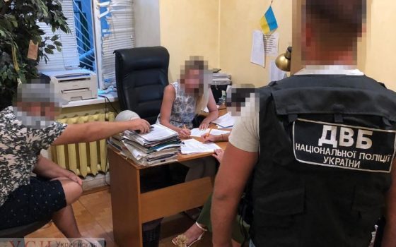 Полицейскому, который заманил несовершеннолетнюю к себе домой и изнасиловал, сообщили о подозрении «фото»