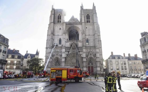 Во Франции произошел пожар в крупнейшем готическом соборе святых Петра и Павла – не исключен поджог «фото»