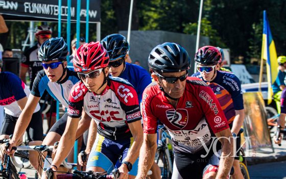 Велогонка “Мемориал Уточкина”: десятки участников и первые травмы (фоторепортаж, видео) «фото»