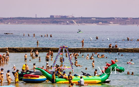 Лошади, крабы и драконы: как развлекаются на одесском побережье (фоторепортаж) «фото»