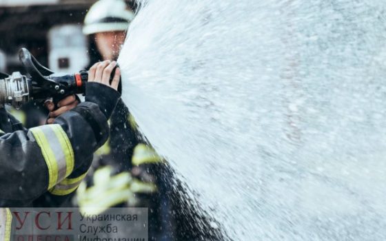 На Бугаевской горят два легковых автомобиля – на месте работают спасатели (видео) «фото»