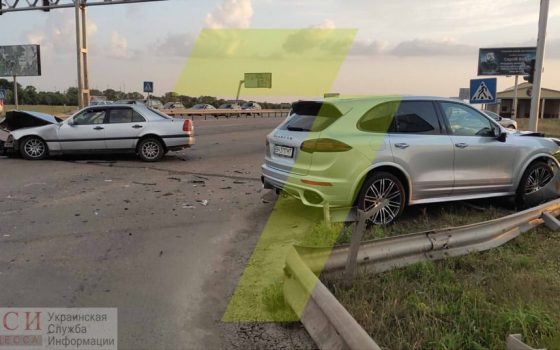 Под Одессой столкнулись две иномарки: водитель в больнице (фото) «фото»