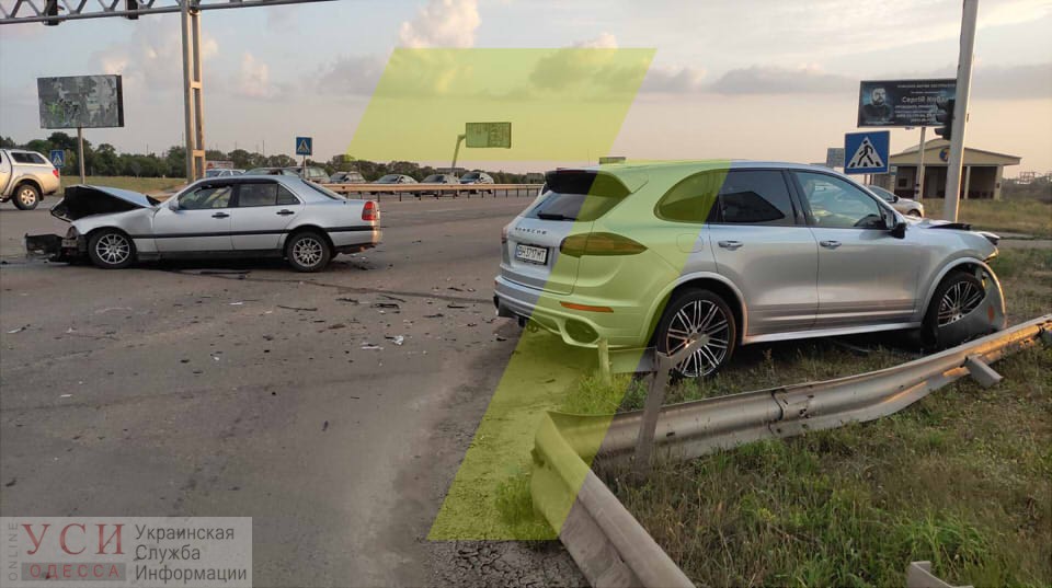 Под Одессой столкнулись две иномарки: водитель в больнице (фото) usionline.com Под Одессой столкнулись две иномарки: водитель в больнице (фото) «фото»