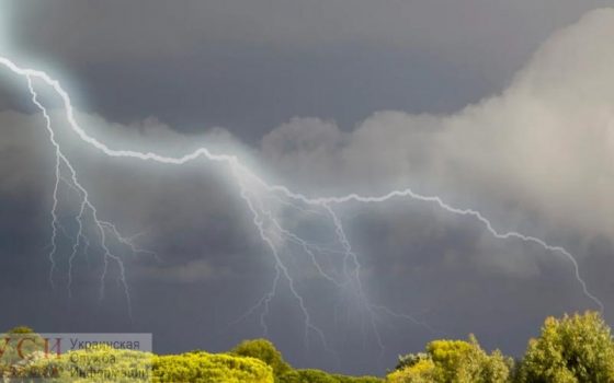На Одесскую область надвигаются грозы и град «фото»