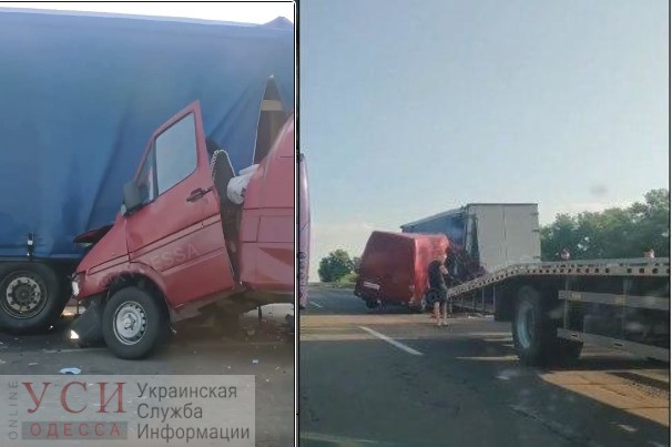 На трассе Одесса-Киев микроавтобус врезался в фуру (видео) «фото»