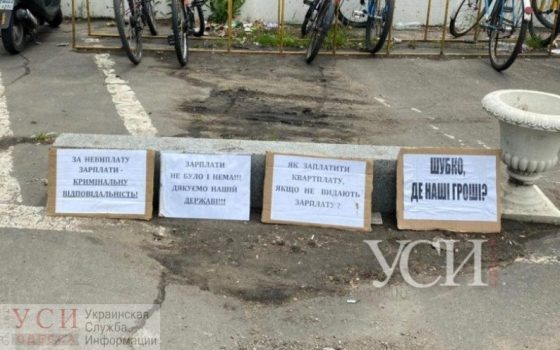 Рабочие терминала в Черноморском порту готовятся перекрыть трассу в Затоку в ночь с пятницы на субботу, чтобы обратить на себя внимание «фото»