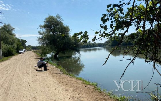 Паводки в Одесской области: люди рыбачат прямо с дороги (фото) «фото»