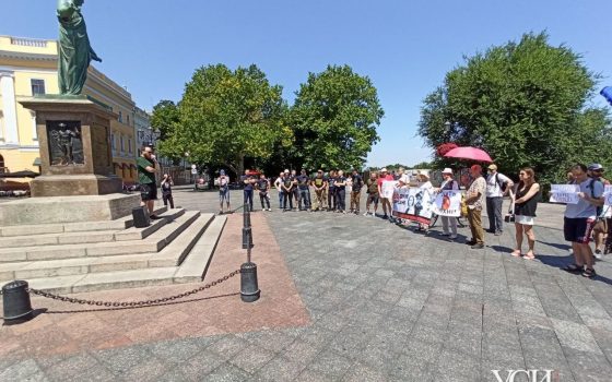 В центре Одессы проходит акция в поддержку медиков и волонтеров, находящихся в СИЗО по делу Шеремета (фоторепортаж) «фото»