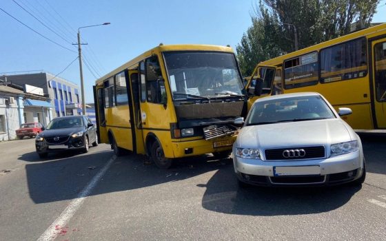 Маршрутка попала в аварию на Николаевской дороге (фото) «фото»