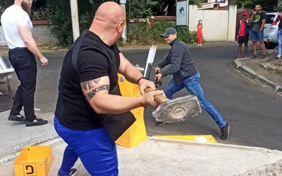 В Одессе снесли шлагбаумы на Ланжероне и 13-й станции (фото, видео) ОБНОВЛЕНО «фото»