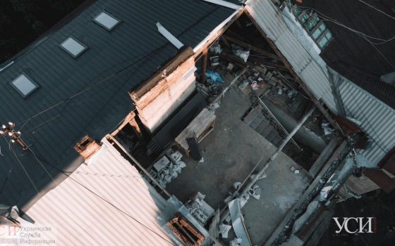 Лестница в небо: крышу на памятнике архитектуры в центре Одессы так и не вернули (фото, видео) «фото»