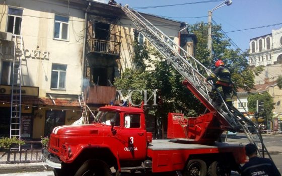 На Александровском проспекте горел жилой дом: коммунальщики переписывают тех, кому негде жить (фото, видео) ОБНОВЛЯЕТСЯ «фото»