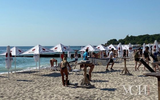 Эпопея с танкером Delfi: с соседних пляжей выгоняют отдыхающих и готовятся поднять судно (фото, видео) «фото»