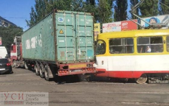 ДТП с трамваем парализовало движение на поселке Котовского (фото) «фото»