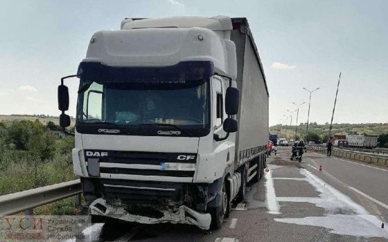 Смертельное ДТП на трассе Киев-Одесса: фура сбила 2 пешеходов (фото) «фото»