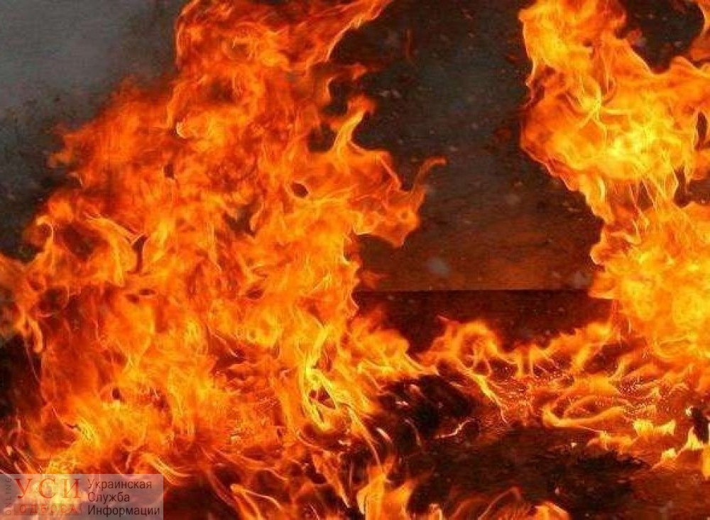 На парковке в Черноморске загорелась иномарка (видео) «фото»
