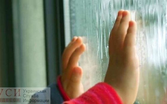 На Балковской ребенок выпал из окна шестого этажа «фото»