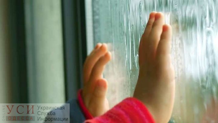 На Балковской ребенок выпал из окна шестого этажа «фото»