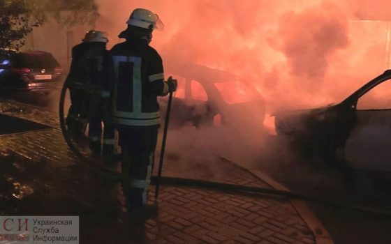 На Фонтанской дороге сгорели два автомобиля (фото, видео) «фото»