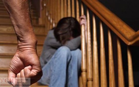 Ударил 10-летнего ребенка в лицо и привязал к батарее цепью: мужчине грозит до пяти лет тюрьмы «фото»