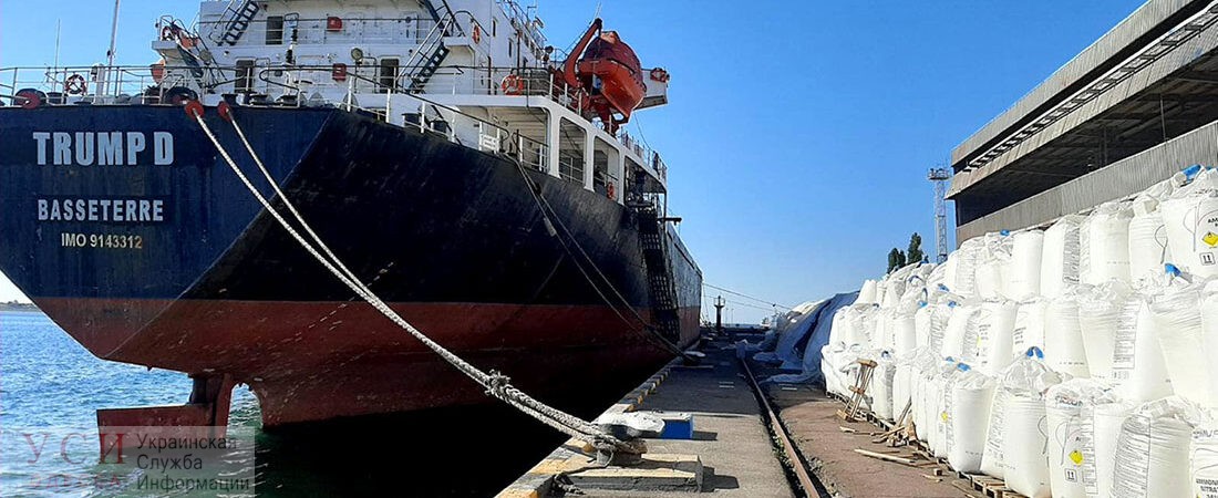 В порту Южный признали, что там хранятся тысячи тонн аммиачной селитры, но уверяют, что опасности нет (фото, видео) «фото»