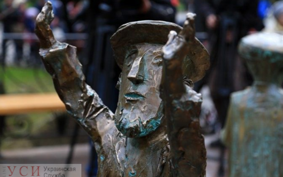 Неизвестные похитители фигурку со скульптуры “Одесское время” (фото) «фото»