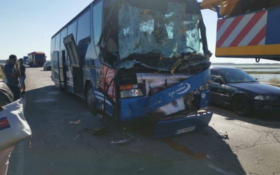 В Лиманском районе столкнулись автокран и пассажирский автобус (фото) «фото»