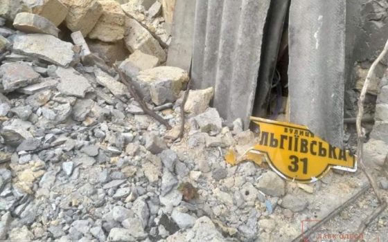 Ради очередного нахалстроя на Ольгиевской одессит разрушил фасад жилого дома (фото) «фото»