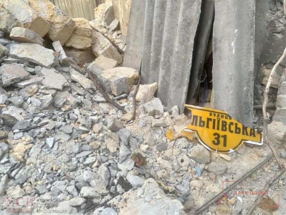 Ради очередного нахалстроя на Ольгиевской одессит разрушил фасад жилого дома (фото) «фото»