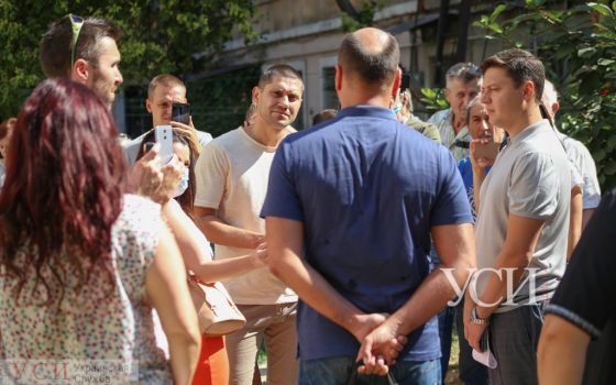 Новая стройка на Приморской: застройщик начал подготовительные работы, а местные опасаются обрушений и показывают трещины (фото) «фото»